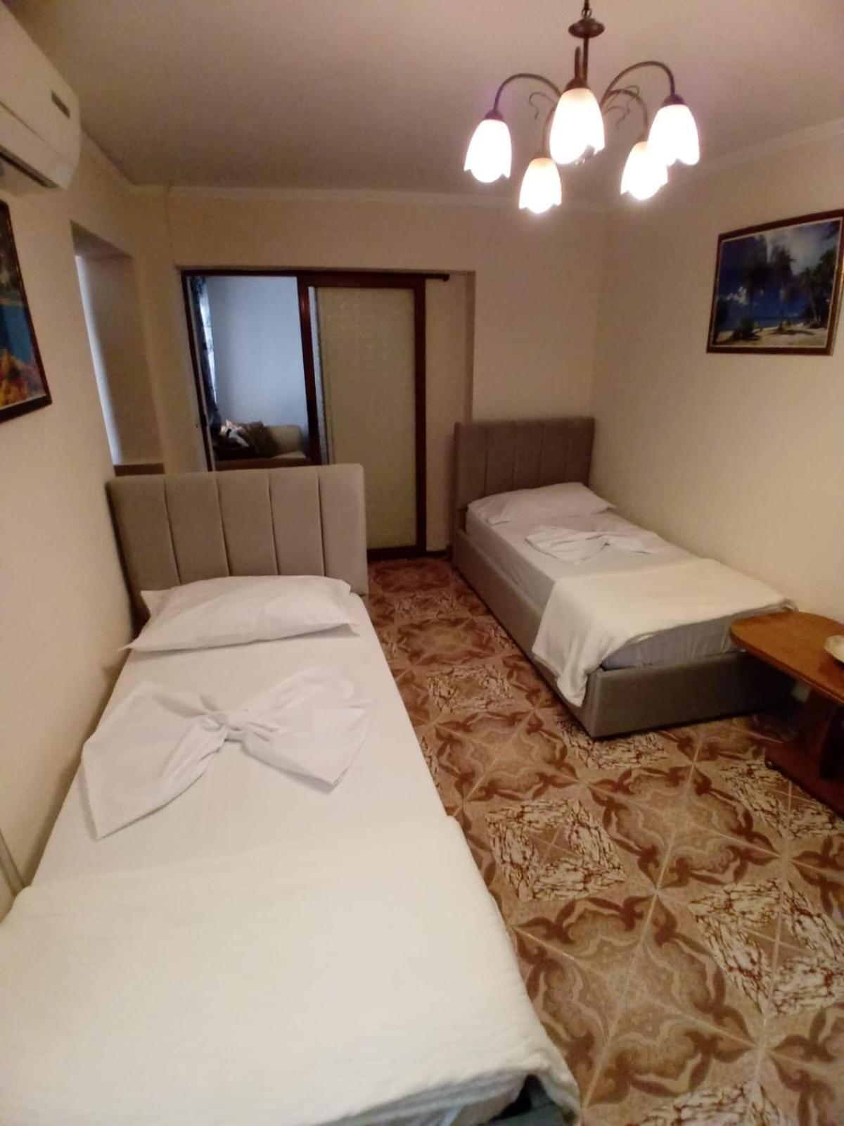 Gogo'S Sea Side Apartment Sarandë Exterior foto